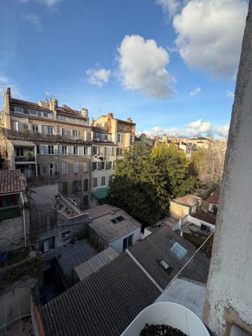 Rue Consolat - T2 -Dernier étage - 30m2 - Parfait Etat 126 000 euro FAI