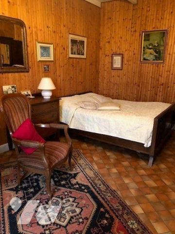 Maison d'habitation comprenant au rez-de-chaussée : véranda, séjour, cuisine, arrière-cuisine, ...