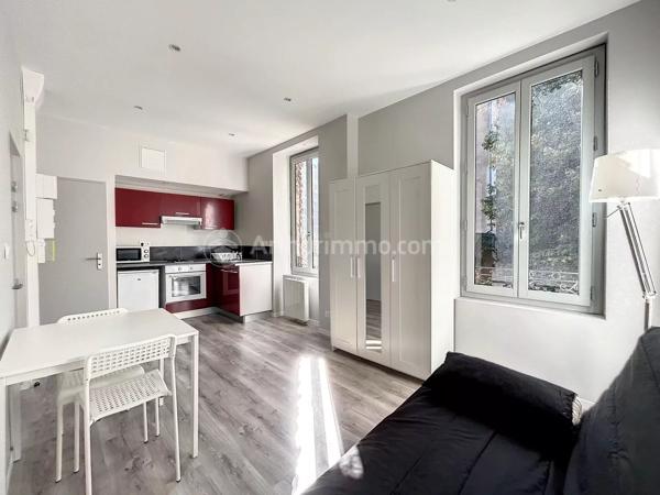 Location                                                      Appartement
                        
                     1 pièces                      18 m2                     à Clermont-Ferrand
