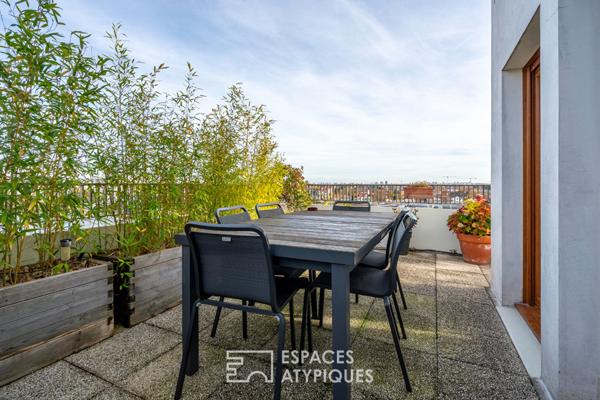 Appartement en dernier étage avec terrasse face à la Seine