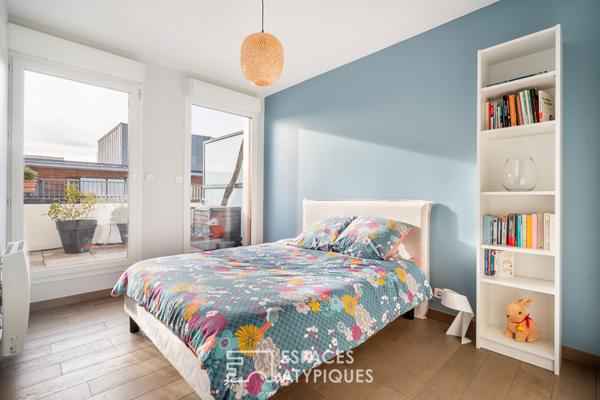 Appartement en dernier étage avec terrasse face à la Seine