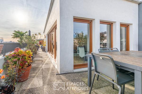 Appartement en dernier étage avec terrasse face à la Seine