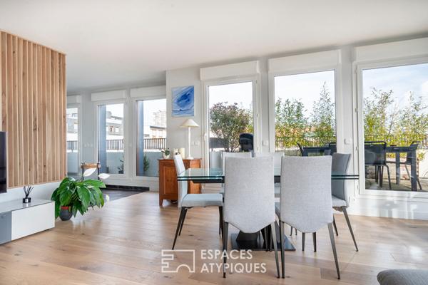 Appartement en dernier étage avec terrasse face à la Seine