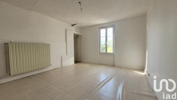 Maison de village 6 pièces de 155 m² à Ainay-le-Château (03360)