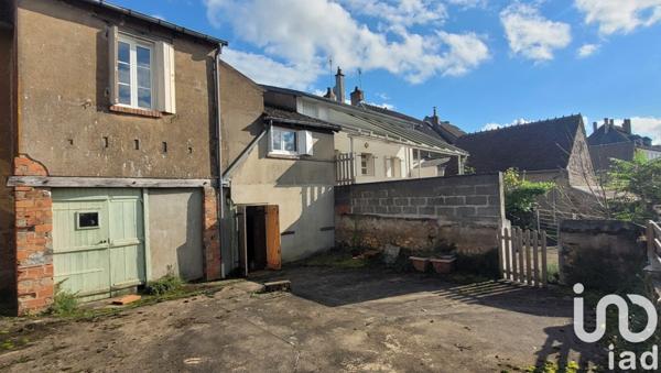 Maison de village 6 pièces de 155 m² à Ainay-le-Château (03360)