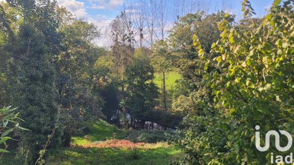 Maison de village 6 pièces de 155 m² à Ainay-le-Château (03360)