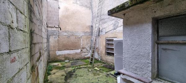 Maison en pierre à rénover –160 m²– Laignes 21330