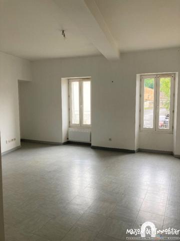 Location Appartement - 2 pièces - 42m² - Emplacement de parking - SEGONZAC