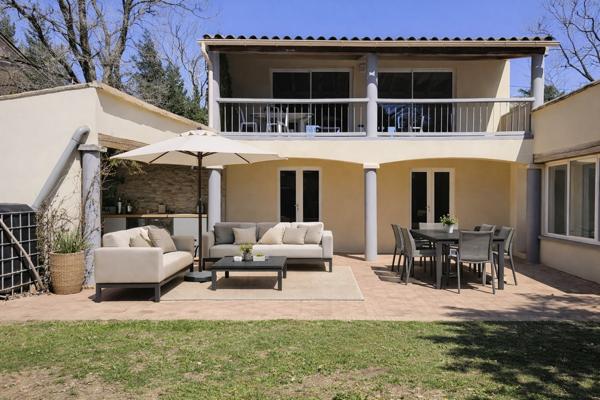 Vers-Pont-du-Gard (30210) Villa rare avec acces privatif au Gardon