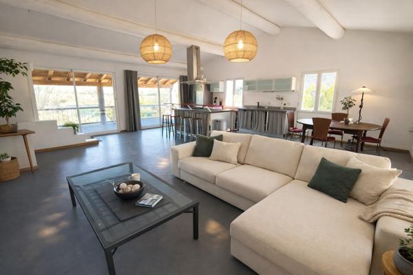 Vers-Pont-du-Gard (30210) Villa rare avec acces privatif au Gardon
