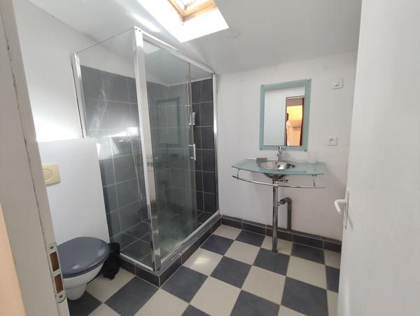 Vers-Pont-du-Gard (30210) Villa rare avec acces privatif au Gardon
