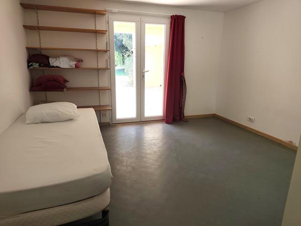 Vers-Pont-du-Gard (30210) Villa rare avec acces privatif au Gardon