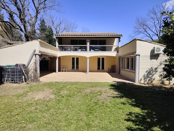 Vers-Pont-du-Gard (30210) Villa rare avec acces privatif au Gardon