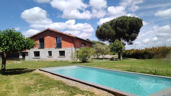 Rare - Maison T6 de 217 m² avec jardin arboré de 2 500 m² et piscine. LAUNAC (31)