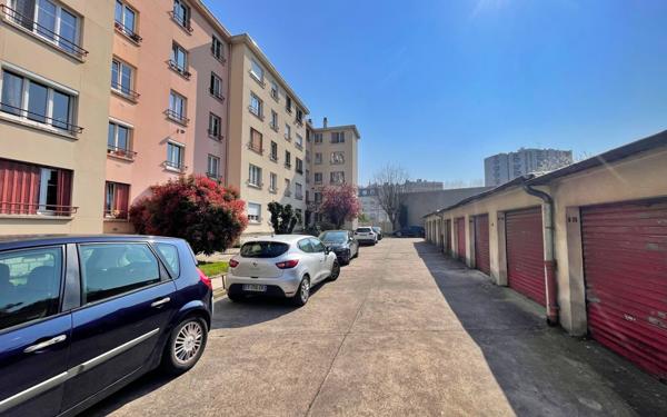 Appartement à vendre    3 pièces • 52,86 m2 Les Pavillons-sous-Bois