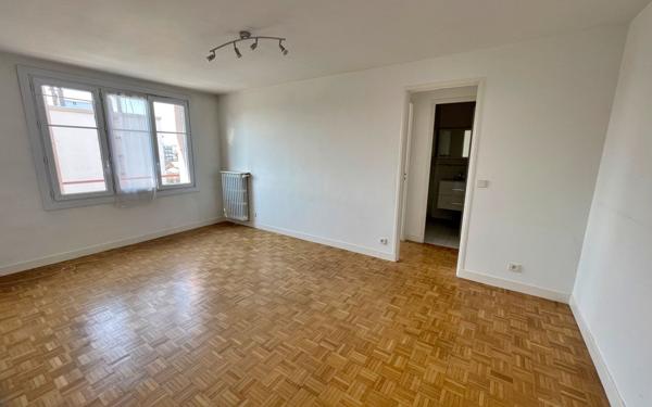 Appartement à vendre    3 pièces • 52,86 m2 Les Pavillons-sous-Bois