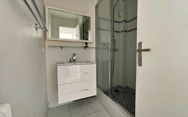 Appartement à vendre    3 pièces • 52,86 m2 Les Pavillons-sous-Bois