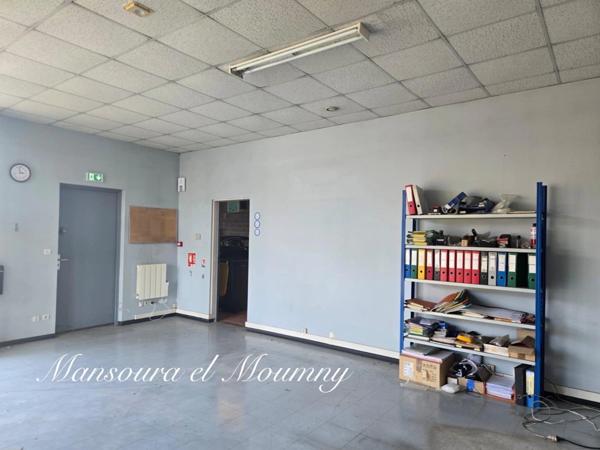 Local/bureau à vendre PARCAY MESLAY (37)