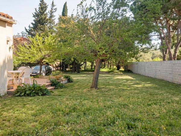 Rare ! Maison avec potentiel , possibilité de construire encore sur cette parcelle sans vis à vis