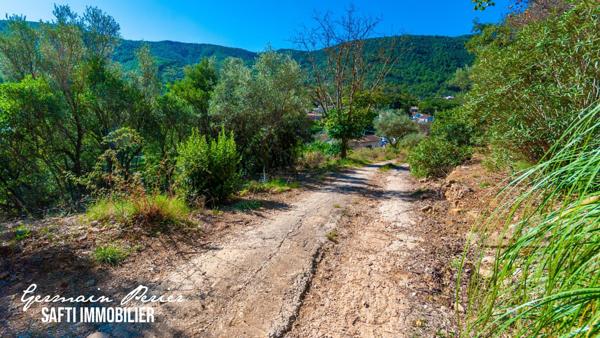 TERRAIN CONSTRUCTIBLE ET VIABILISÉ DE 1900 M²