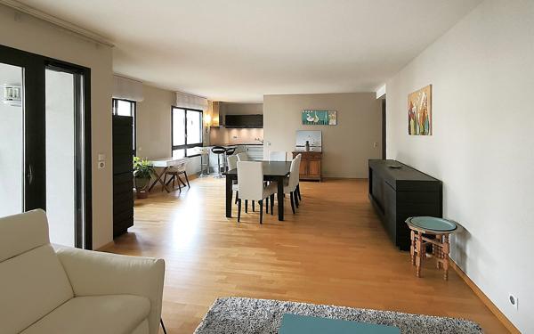 Appartement à vendre    4 pièces • 133,52 m2 Saint-Genis-Pouilly