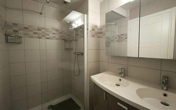 Appartement à vendre    4 pièces • 133,52 m2 Saint-Genis-Pouilly