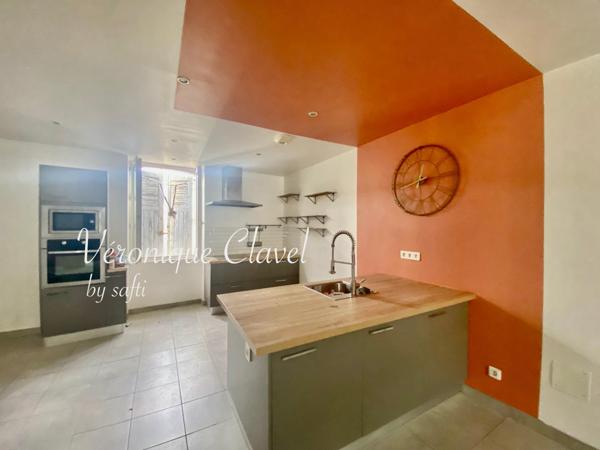 Immeuble de rapport de 308m2 avec cour/jardin, garage + batisse