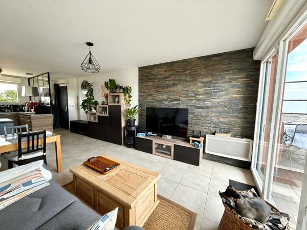 Appartement de type 3 avec grande terrasse et 2 places de parking