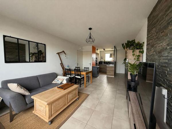 Appartement de type 3 avec grande terrasse et 2 places de parking