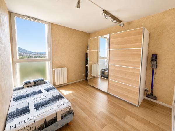 Appartement
         3 pièces
        - 60 m² Exclusivité 198 000 € *