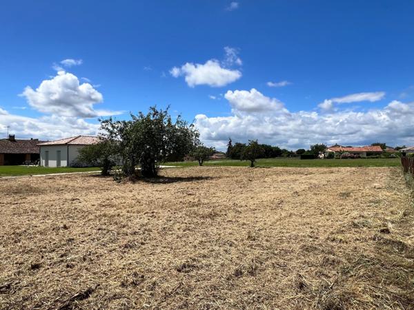 Agréable terrain au centre de Montech