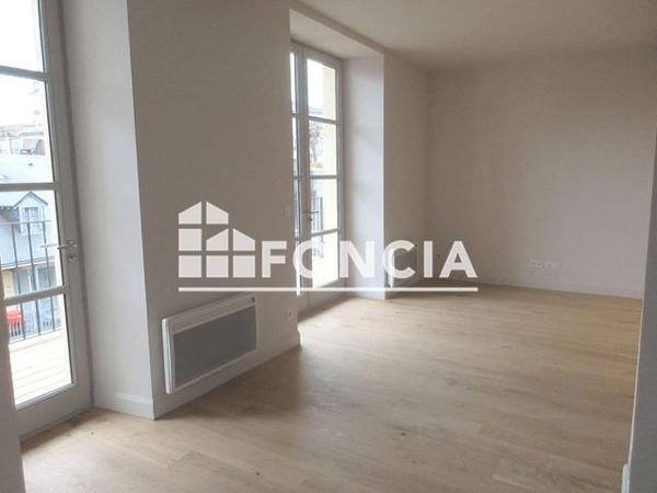 Location Appartement 2 pièces 47.8 m² - 12 PLACE GRAMONT Pau 64000