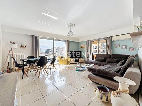 Golfe-Juan - 3P - 76m² - Proche mer - Parking - Cave - 2 terrasses - Sud - Centre ville - Calme