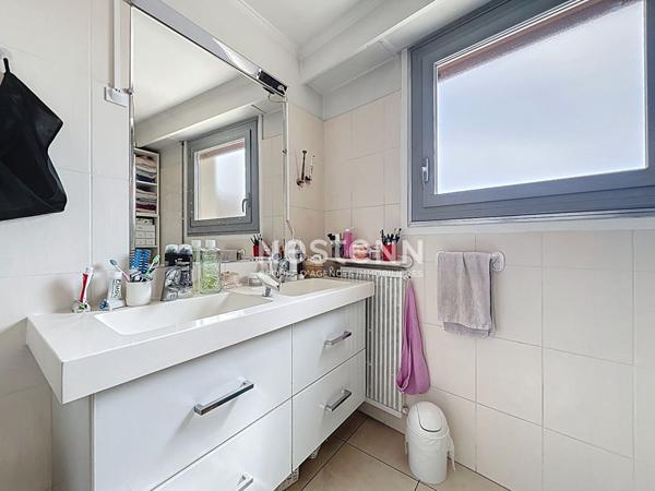 Golfe-Juan - 3P - 76m² - Proche mer - Parking - Cave - 2 terrasses - Sud - Centre ville - Calme