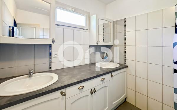 Maison à vendre    5 pièces •  Saint-Alban-Auriolles