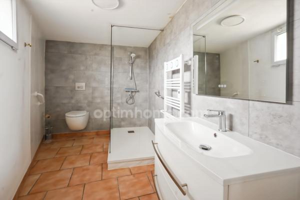 Un authentique mas provençal avec dépendance attenante, à moins de 5 minutes de la gare d'Orange