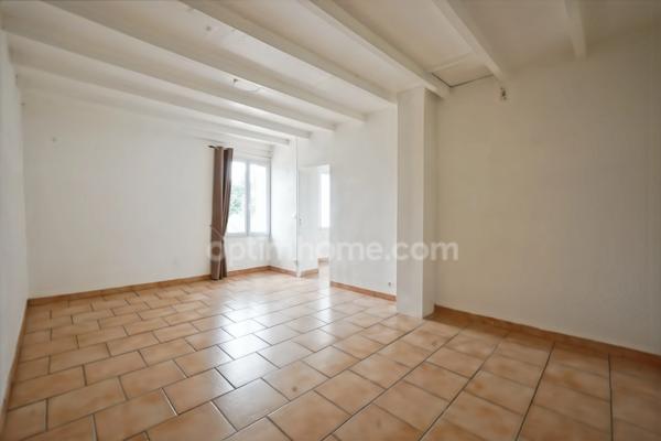 Un authentique mas provençal avec dépendance attenante, à moins de 5 minutes de la gare d'Orange