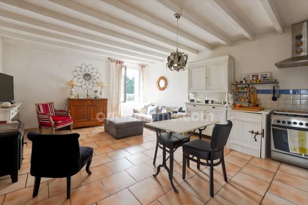 Un authentique mas provençal avec dépendance attenante, à moins de 5 minutes de la gare d'Orange