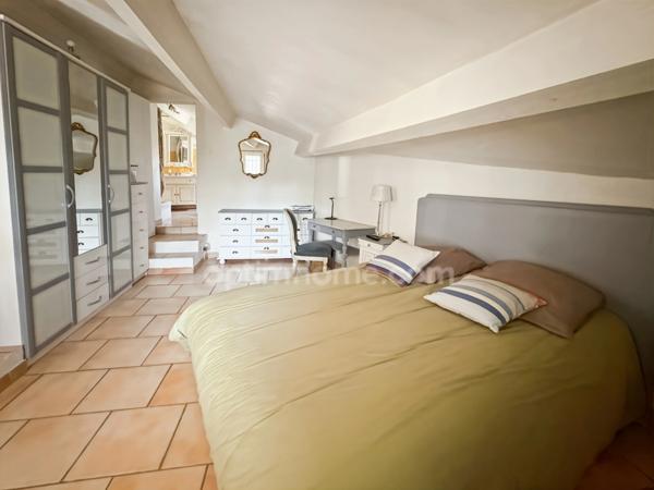 Un authentique mas provençal avec dépendance attenante, à moins de 5 minutes de la gare d'Orange