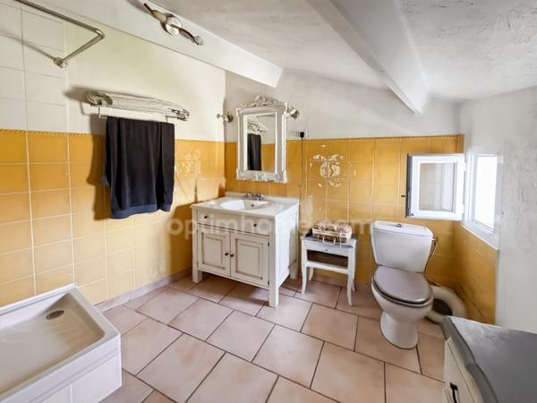 Un authentique mas provençal avec dépendance attenante, à moins de 5 minutes de la gare d'Orange