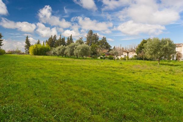 Un authentique mas provençal avec dépendance attenante, à moins de 5 minutes de la gare d'Orange