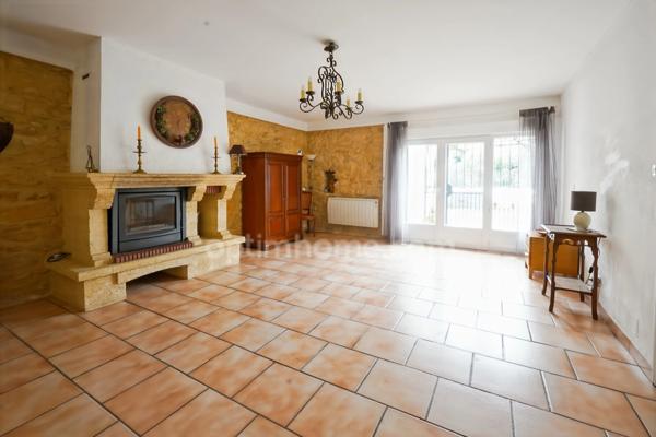 Un authentique mas provençal avec dépendance attenante, à moins de 5 minutes de la gare d'Orange