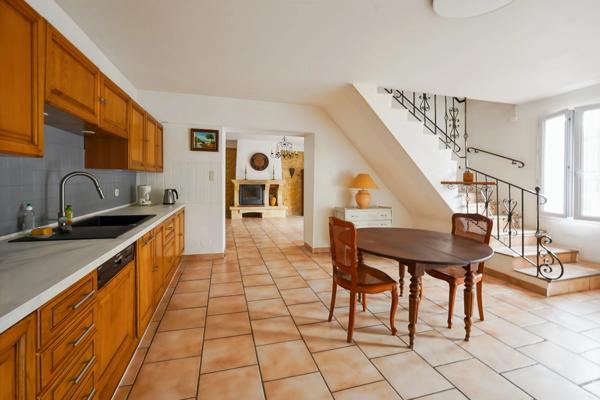 Un authentique mas provençal avec dépendance attenante, à moins de 5 minutes de la gare d'Orange