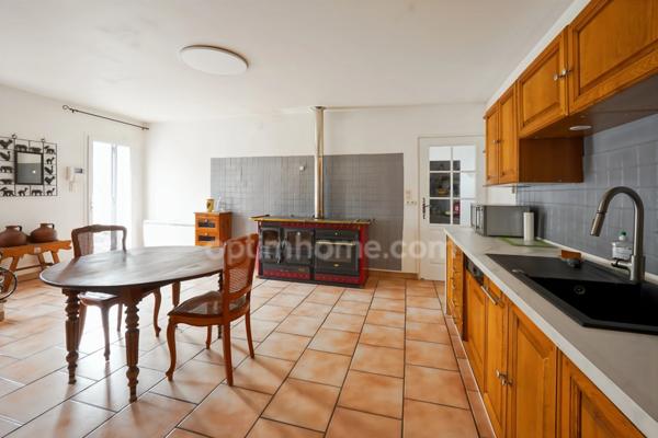 Un authentique mas provençal avec dépendance attenante, à moins de 5 minutes de la gare d'Orange