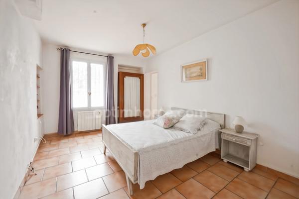 Un authentique mas provençal avec dépendance attenante, à moins de 5 minutes de la gare d'Orange