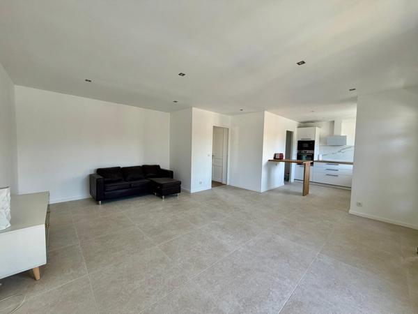 Maison rénovée - 2 espaces de vie – Garage et cave