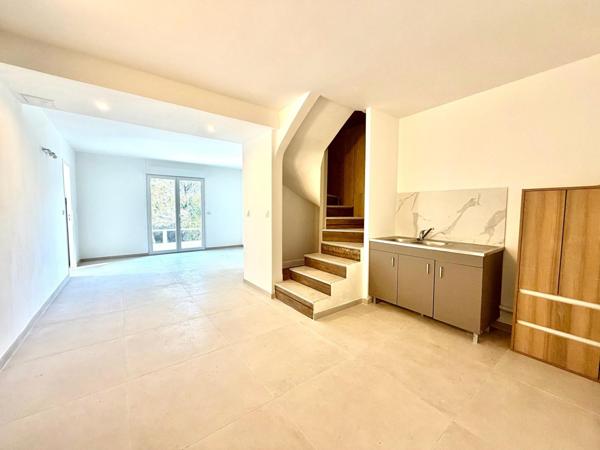 Maison rénovée - 2 espaces de vie – Garage et cave