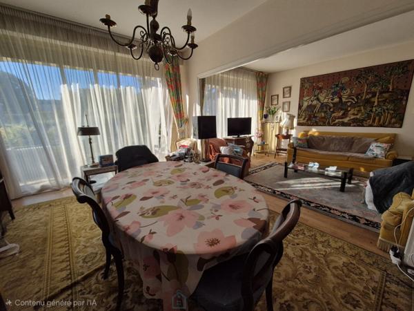 Proche Château et gare de Blois, appartement 80 m² avec balcon et place de parking