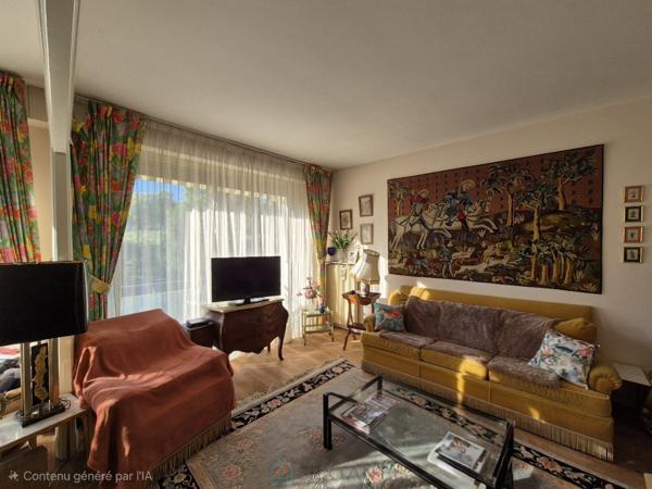 Proche Château et gare de Blois, appartement 80 m² avec balcon et place de parking