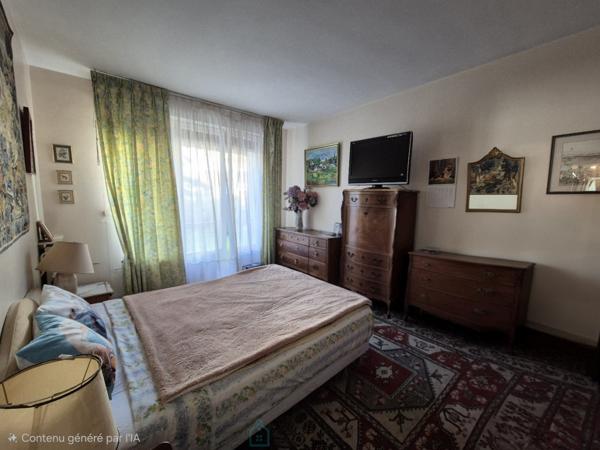 Proche Château et gare de Blois, appartement 80 m² avec balcon et place de parking